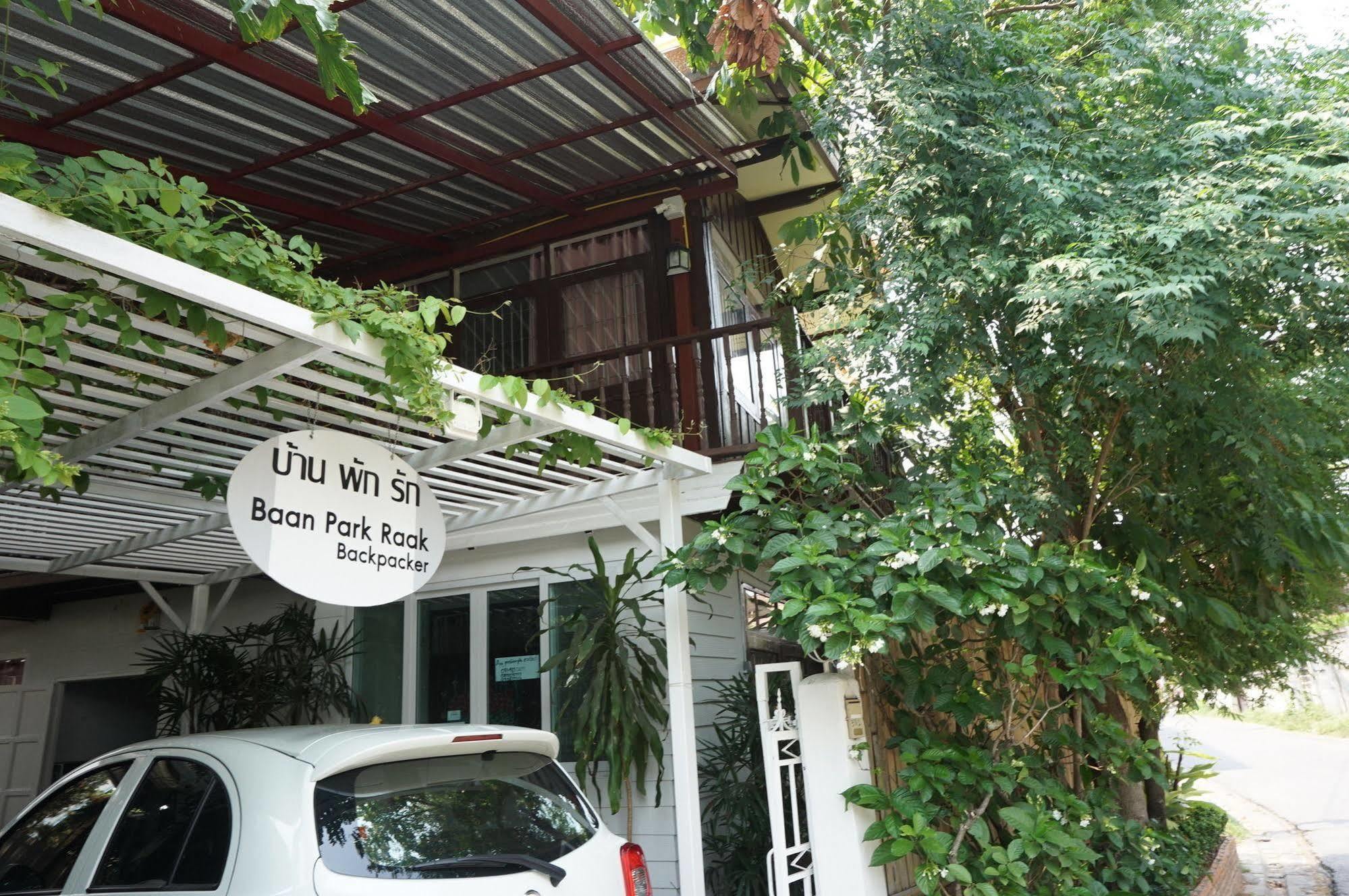 Baan Park Raak Backpacker Hostel Chiang Mai Exterior foto